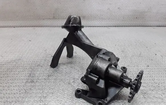 Mercedes-Benz Vito Viano W638 Oil pump 6061810801
