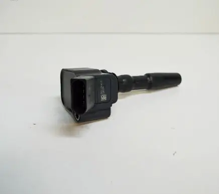 Volkswagen Jetta VII High voltage ignition coil 04E905110M