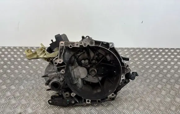Peugeot 208 II Manual 5 speed gearbox 9682054510