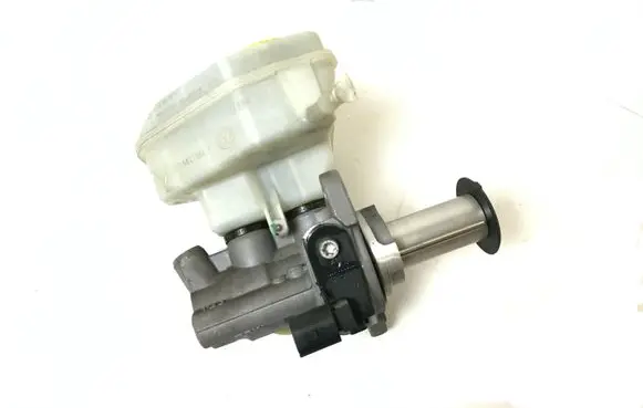 Volkswagen Touareg II Master brake cylinder 7P0611303A 5N0945459A