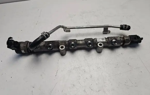 Volkswagen Polo V 6R Fuel distributor 03P089 0050135