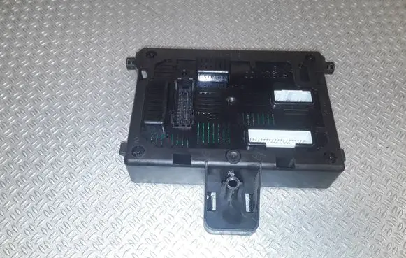 Renault Clio III Comfort/convenience module 8200652284 28118774