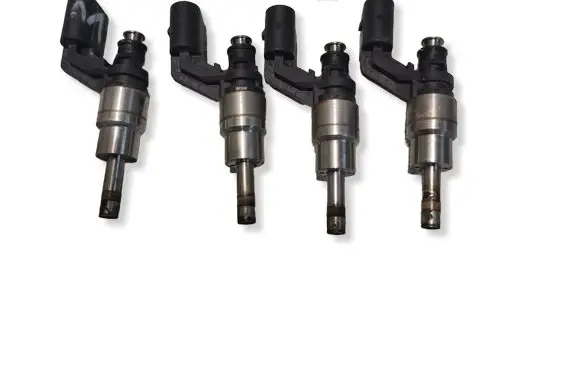Volkswagen Golf V Fuel injectors set 0261500005