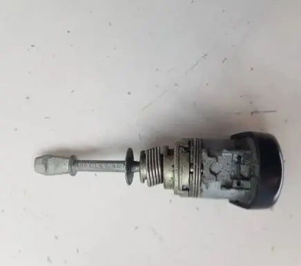 Volkswagen Touran II Front door lock (next to the handle) 1T0837168B 1T0837167B