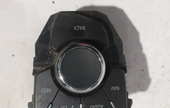 Head unit multimedia control