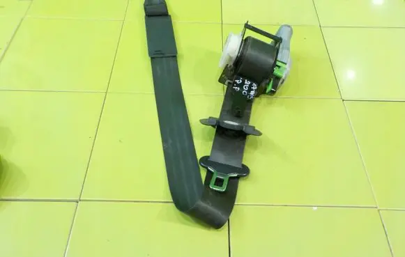 Hyundai ix20 Front seatbelt PRZOD BEZPIECZENSTWA