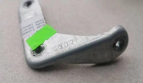 Skoda Superb B5 (3U) Fender mounting bracket 3U0821136