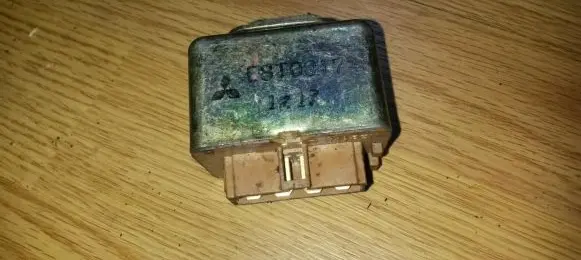 Mitsubishi Galant Other relay e8t00177
