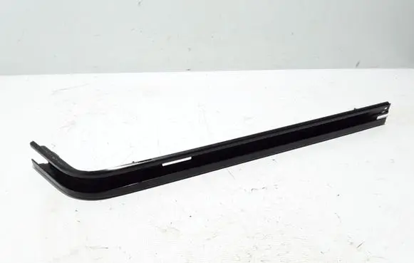 Dacia Dokker Sliding door middle roller runner 777605097R