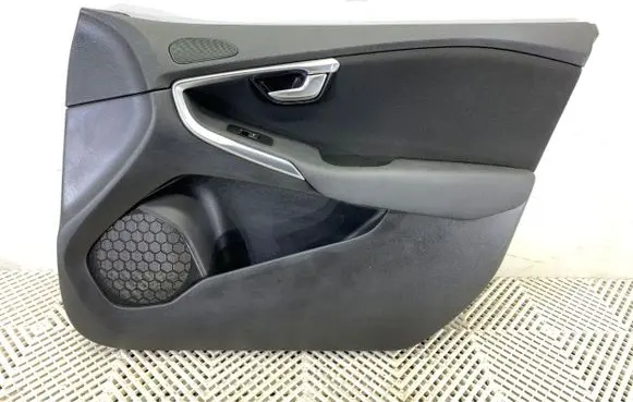 Volvo V40 Front door card panel trim
