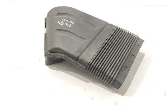 Audi A4 S4 B7 8E 8H Air intake duct part 8E0129617