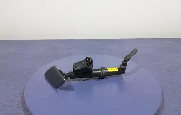 Volvo V50 Windshield washer spray nozzle 31253730