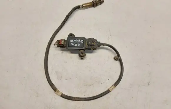 Ford Ranger IV Windshield washer spray nozzle
