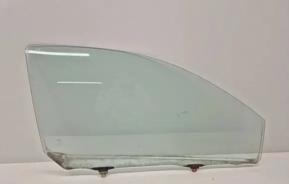 Toyota Yaris Front door window/glass (coupe) 