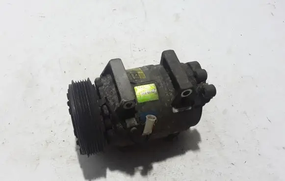 Volvo XC70 Air conditioning (A/C) compressor (pump) 8684287
