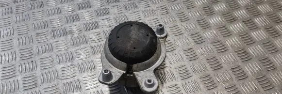 Mercedes-Benz C W205 Engine mount bracket A2052400300