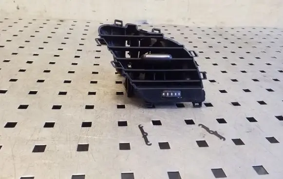 Audi A4 S4 B8 8K Dashboard side air vent grill/cover trim 8T2820902