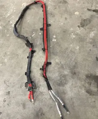 BMW 5 G30 G31 Positive cable (battery) 6807332 E5T228 621717105