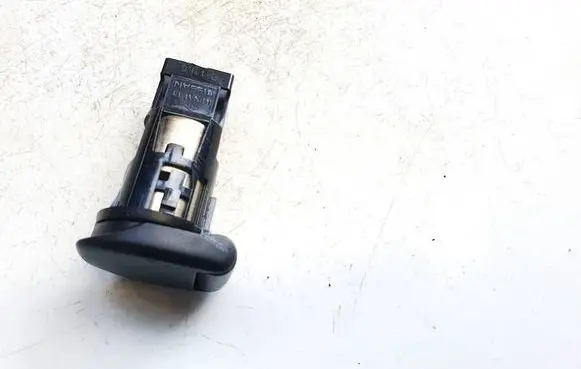 Nissan Leaf I (ZE0) Cigarette lighter 