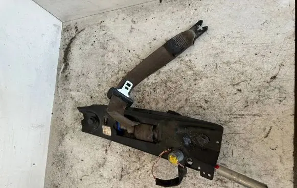 Volvo XC70 Front seatbelt 6069365