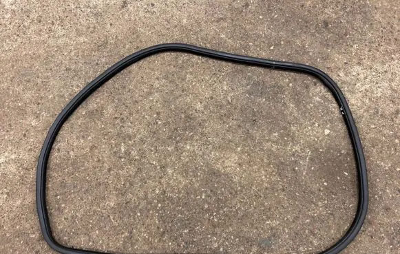 Dodge Durango III Front door rubber seal 