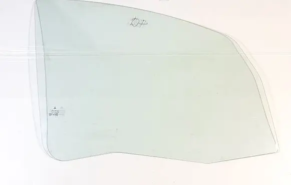 Mitsubishi Colt Front door window glass four-door 43R00048