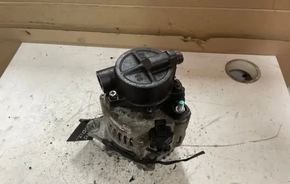 KIA Carens II Generator/alternator 3730027021 021319262