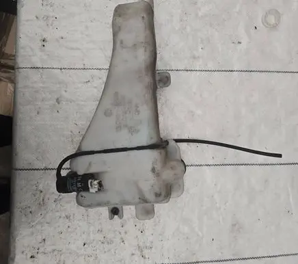 Windshield washer fluid reservoir/tank