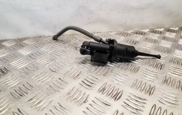 Volkswagen PASSAT CC Clutch master cylinder KG15065419 KG15065
