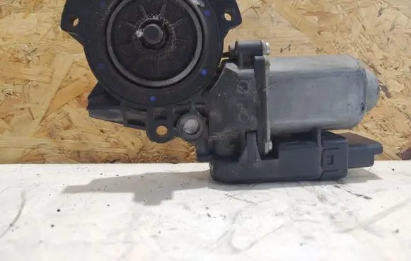 KIA Ceed Front door window regulator motor 440850C 402054D