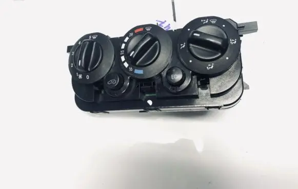Mercedes-Benz A W168 Climate control unit 1688302085 q132701