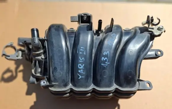 Toyota Yaris Intake manifold