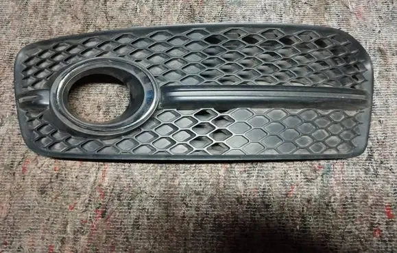 Audi Q5 SQ5 Front bumper lower grill 8R0807681E