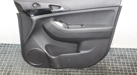 Chevrolet Orlando Front door card panel trim