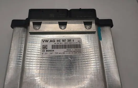 Volkswagen Golf VII Engine control unit/module 04E907309A 0261S07726