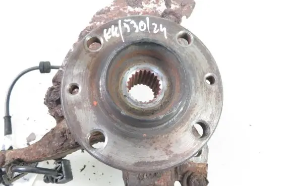 Front wheel hub spindle knuckle