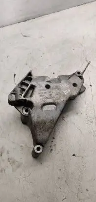 Volkswagen PASSAT B6 Engine mounting bracket 03G199207E V150