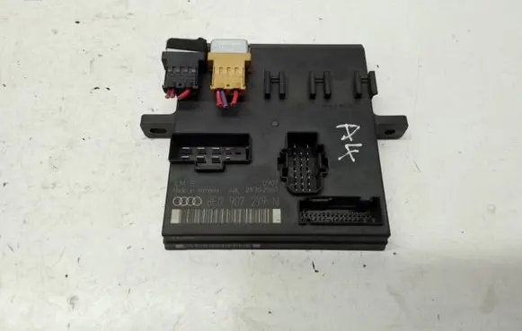 Audi A4 S4 B7 8E 8H Comfort/convenience module 8E0907279N