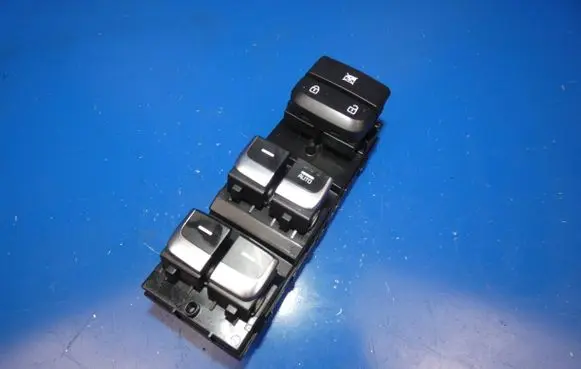 KIA Sportage Quarter vent window switch 93570F1500 Q110420