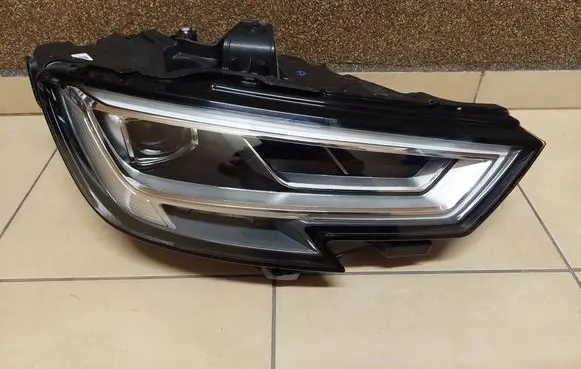Audi A3 S3 8V Headlight/headlamp 8V0941034C