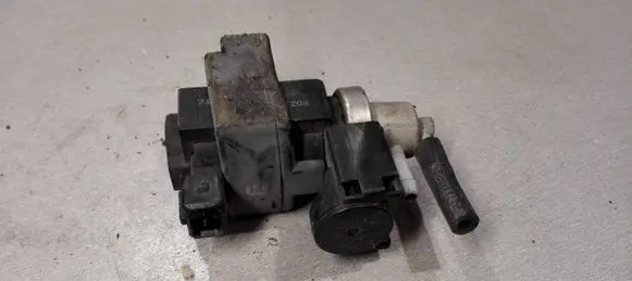 Hyundai Tucson JM Vacuum valve 70027200 05T208