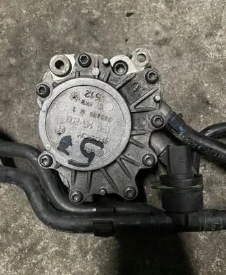 Volkswagen Touran I Vacuum pump 03G145209