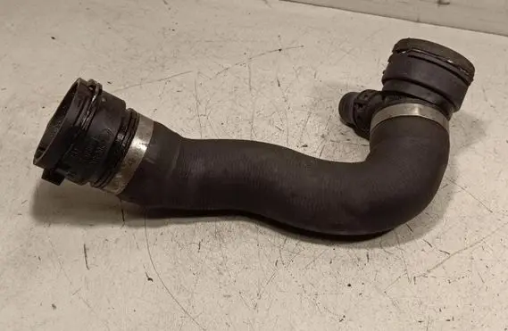 Coolant pipe/hose