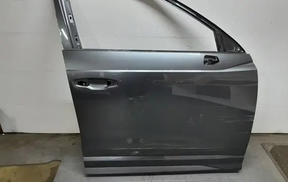 Audi Q3 F3 Front door