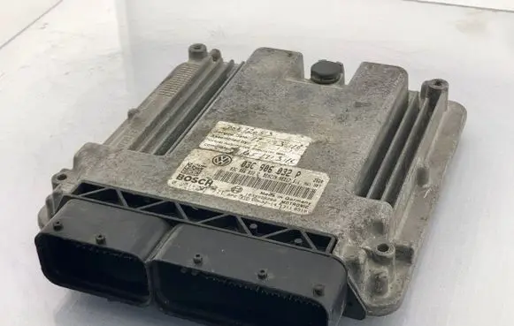 Volkswagen Golf V Engine control unit/module 03C906032P 03C906032C 0261201771