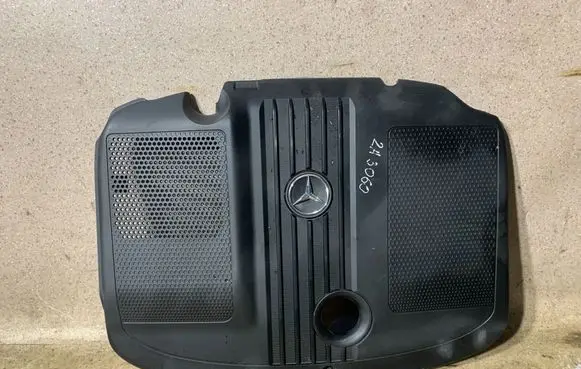 Mercedes-Benz C W204 Engine cover (trim) A6510101467