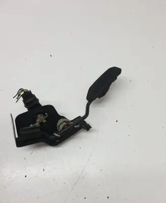 Toyota RAV 4 (XA20) Accelerator throttle pedal 8928135020 1983003020