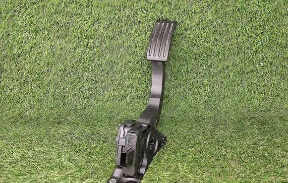 Ford Focus Accelerator throttle pedal EV619F836AA 6PV01036880