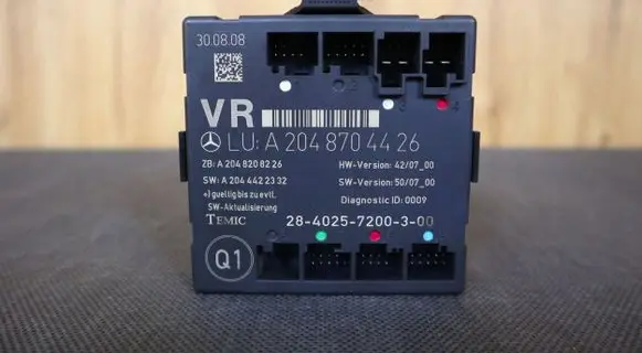 Mercedes-Benz C W204 Door control unit/module 2048704426 A2048704426