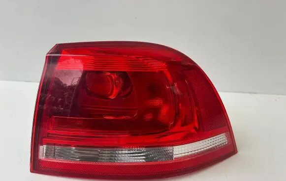 Volkswagen Touareg II Rear/tail lights 7P6945096E